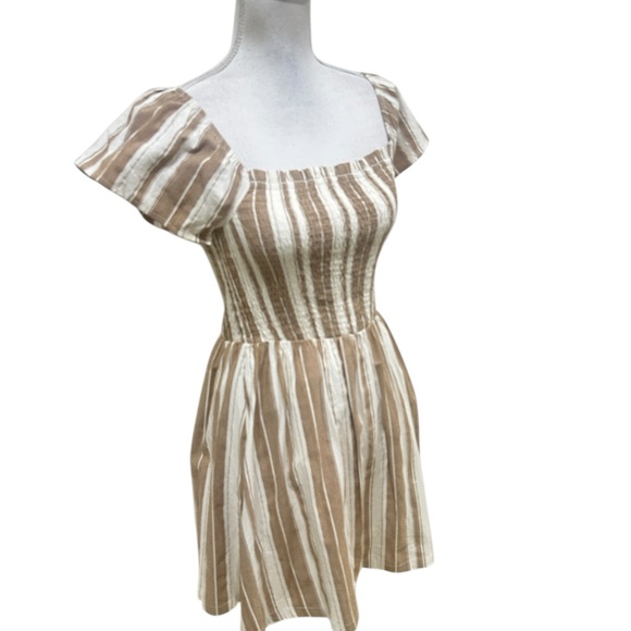 Lost + Wander Beige/White Striped Square Neck smocked Mini Dress size medium - Picture 2 of 9